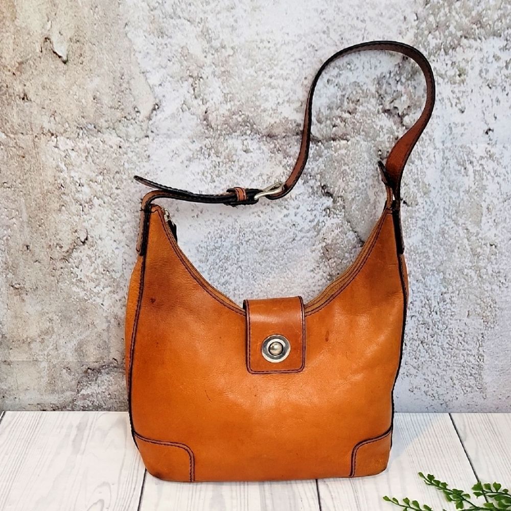 Pelle vintage crescent moon leather purse - caramel brown